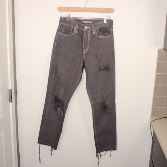 3/$30 Levi's Wedgie Size 26 High Rise Skinny Distressed Gray Raw Edge Hem - Picture 2 of 6